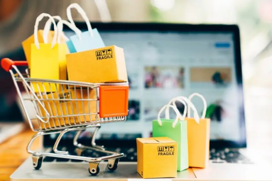 Qual atitude é essencial antes de fazer uma compra online?